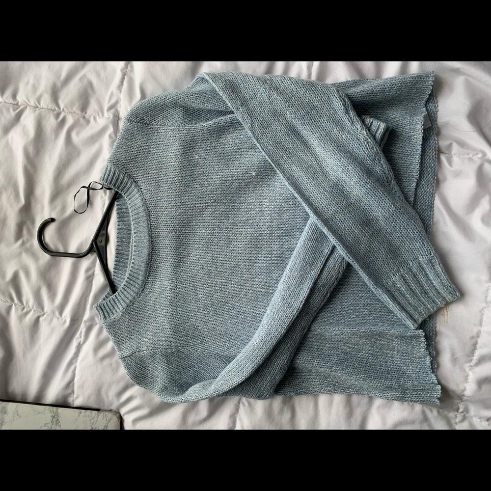 Sweater crop top blue worn normally